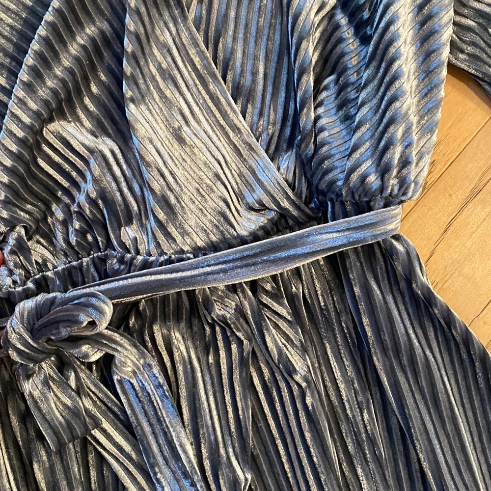 Simplee Icy Blue Velvet Dress - Picture 4 of 5
